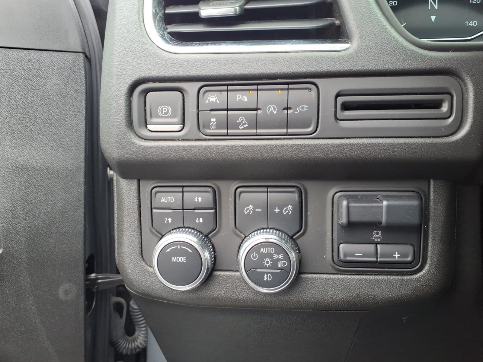 2022 GMC Yukon XL AT4