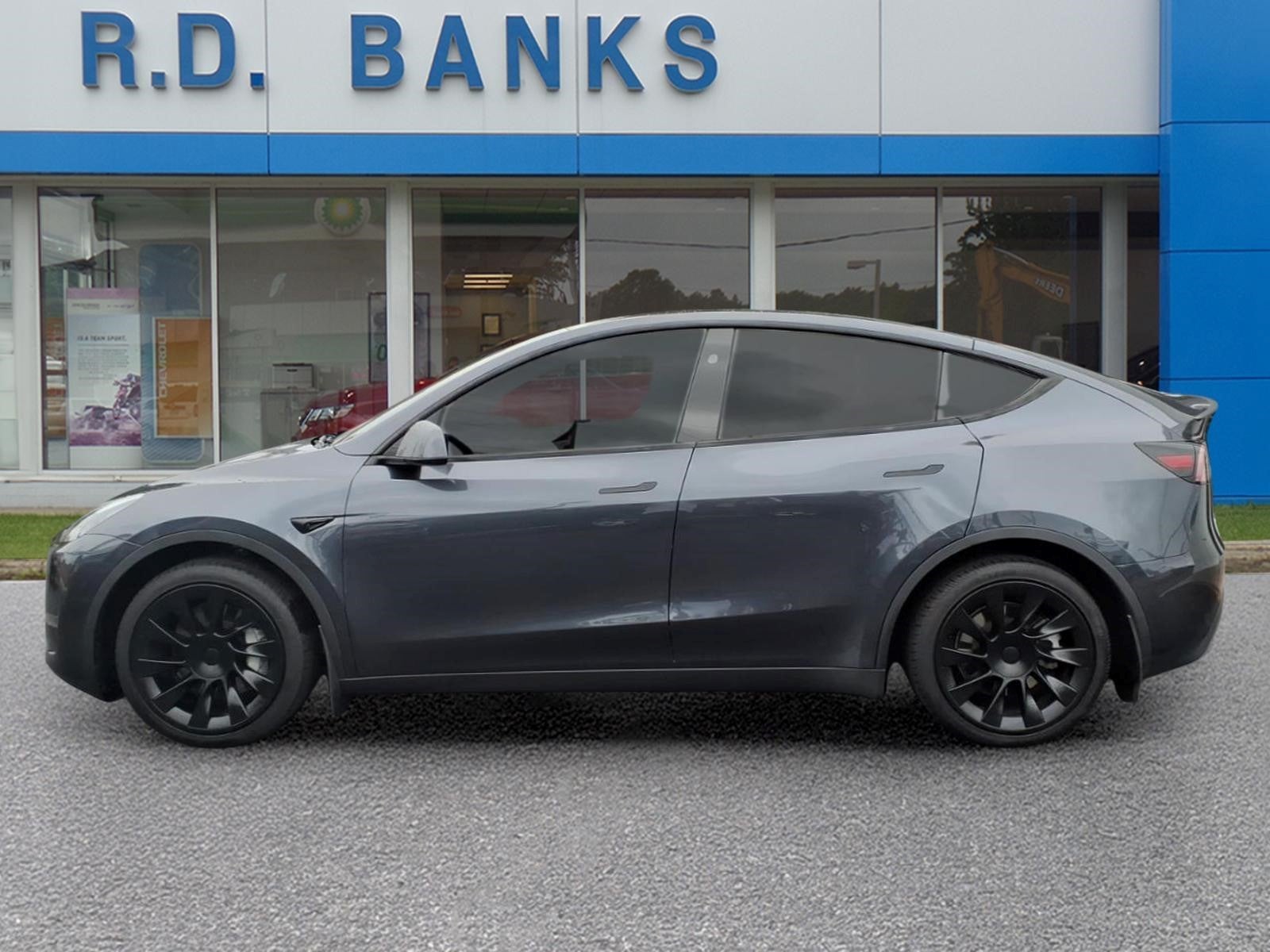Used 2024 Tesla Model Y Long Range with VIN 7SAYGDEE3RA247120 for sale in Warren, OH